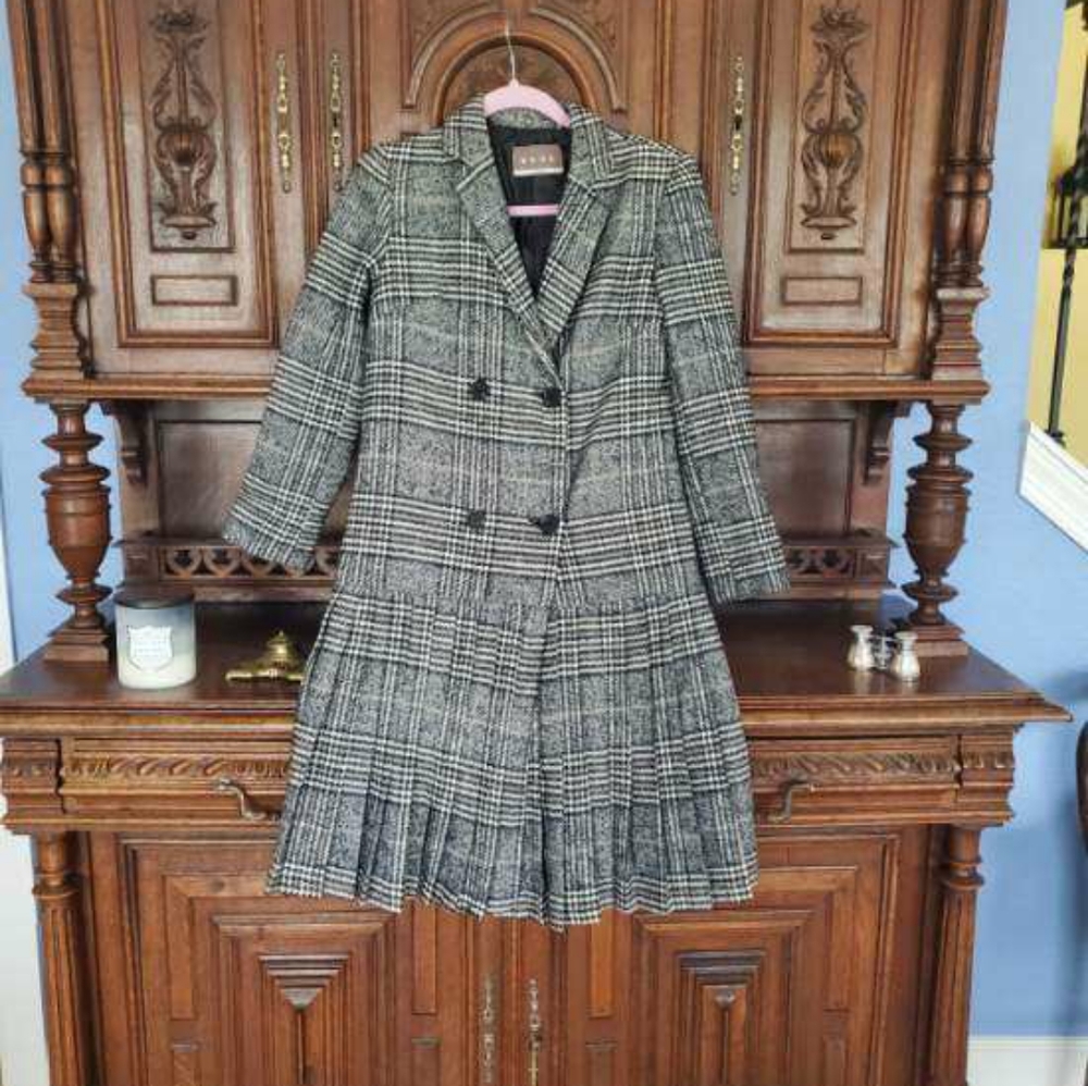 Light coat black/white, plated at the bottom P/M